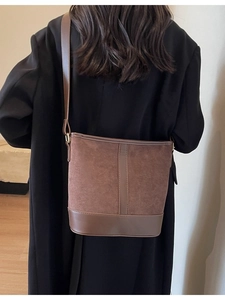Retro brown contrast bucket bag for women, stylish large shoulder bag for autumn