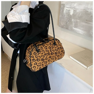 Modische Handtasche mit Leopardenmuster, Metallring und hochwertiger Textur