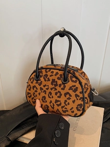 Modische Handtasche mit Leopardenmuster aus Wildlederimitat, schwarzen Griffen und Reißverschluss