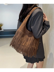 Braune Wildleder-Schultertasche mit Fransen im Vintage-Boho-Stil für Damen
