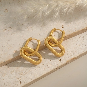 Eleganti orecchini in acciaio inossidabile placcato oro 18K con doppi cerchi intrecciati