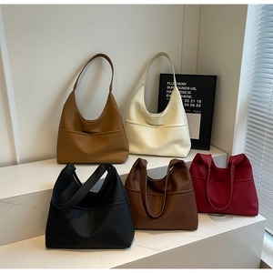 Detailed collection of oversized tote bags in five classic colors with pebble grain texture