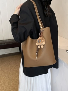 Women Vintage Large Capacity PU Leather Tote Bag Litchi Texture Shoulder Bucket Bag With Lion Plush Pendant Daily Commute Bag