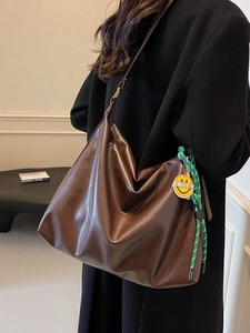 Sac à Épaule en Cuir PU pour Femmes Grande Capacité Sac Hobo Fourre-tout Plissé Vintage Avec Pendentif Visage Souriant
