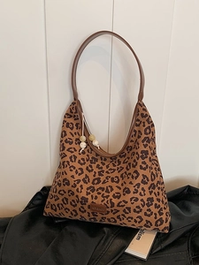 Fashion Leopard Print Shoulder Bag For Women Large Capacity Canvas Hobo Bag With Beaded Charm Retro Daily Tote Bag Brown