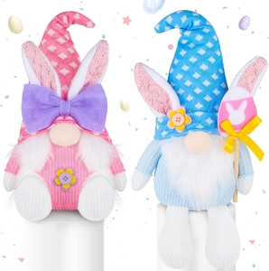 Set de gnomos de Pascua con orejas de conejo y colores pastel en bases redondas