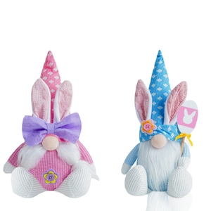 Set de gnomos de Pascua rosa y azul con gorros de punto y barbas de felpa sobre blanco