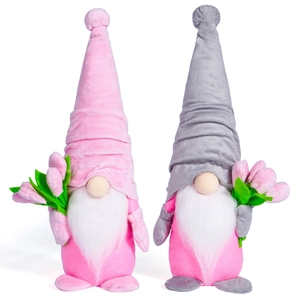 Ensemble de deux gnomes de fête des mères avec tulipes roses et longues barbes blanches