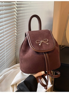 Dunkelbrauner Vintage-Eimerrucksack mit Schleifenschnalle und strukturierter Wildlederoptik