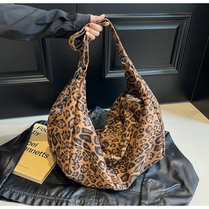 Fashionable leopard print canvas hobo bag for women with adjustable shoulder strap