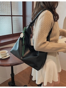 Women Vintage PU Leather Underarm Shoulder Bag Large Capacity Hobo Tote Bag With Green Woven Rope Smiley Charm Daily Bag