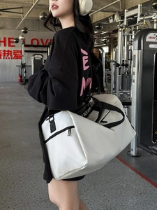 Bolsa de deporte blanca grande e impermeable con separación en seco y húmedo