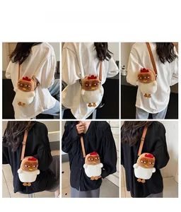 Vues détaillées du sac bandoulière en peluche poulet avec sangle réglable et crête rouge