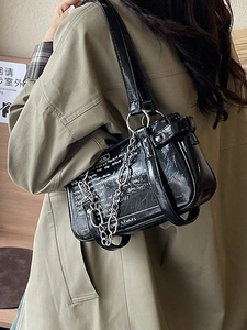 Retro PU Leather Shoulder Bag With Silver Metal Chain Letter Graffiti Underarm Bag Small Square Bag For Daily Street Fashion