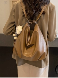 Sac à Épaule Femme Grande Capacité en Cuir PU Style Coréen Sac Hobo Avec Pendentif Nuage Sac Fourre-tout Mode Sac à Dos