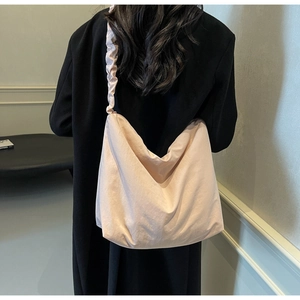 Detail of light pink Hobo bag featuring a stylish scrunchie shoulder strap design