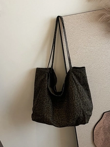 Large capacity canvas tote bag with dark green leopard print for casual office commuting