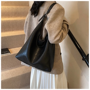 Close-up of the black tote bag featuring premium wrinkled leather texture and glossy finish
