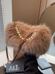 Women Faux Fur Crossbody Bag Artificial Pearl Handle Chain Plush Shoulder Bag Elegant Winter Fashion Handbag Purse Small Pillow Bag