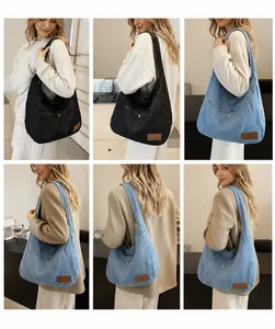 Collage di modelli che indossano la borsa tote in denim in vari colori e stili casual