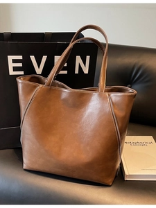Retro dark brown leather tote bag with contrast stitching and large capacity