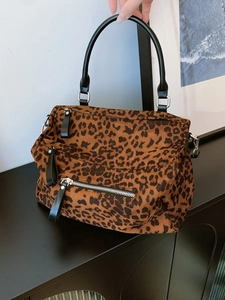 Grand sac cabas léopard avec poignées en cuir noir pour le style décontracté chic