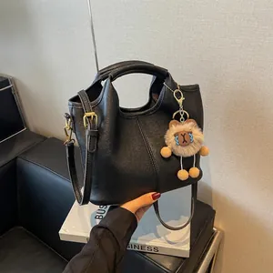 Vintage Women PU Leather Bucket Crossbody Bag Large Capacity Litchi Grain Handbag With Plush Pendant Retro Commute Shoulder Bag Fashion Tote