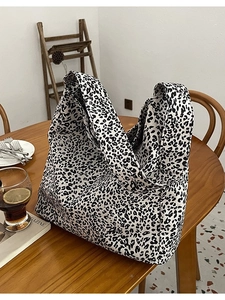 Fashionable leopard print canvas tote bag with large capacity for women's daily casual use