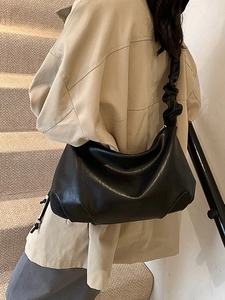 Sac à bandoulière plissé noir rétro en similicuir pour les déplacements quotidiens