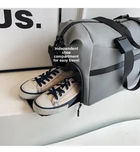 Dettaglio borsa da viaggio grigia con scomparto laterale separato per scarpe