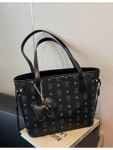 Grand sac cabas noir avec motif ours et pendentif chien pour femme d'affaires chic