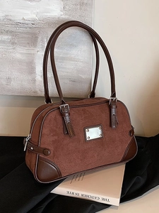 Borsa Boston vintage in camoscio marrone con grande capacità e tracolla doppia
