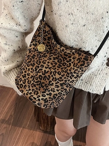 Vintage Leopard Print Bucket Bag For Women Suede Canvas Crossbody Bag With Floral Metal Pendant Stylish Casual Shoulder Bag