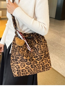 Women Large Capacity Leopard Print Bucket Bag Fashion PU Leather Drawstring Crossbody Bag With Plush Bear Pendant