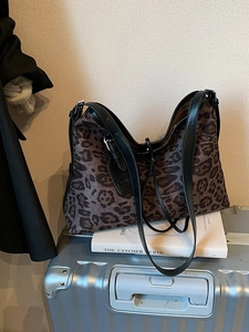 Large capacity leopard print hobo shoulder bag with black leather straps and fashion tag