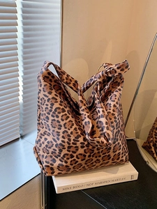 Retro leopard print tote bag with stylish knot shoulder strap and large capacity