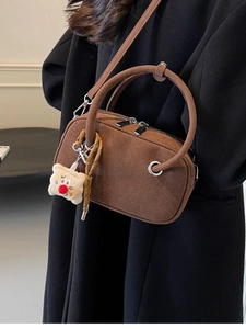 Sac à main marron mat pour femme en suède avec double fermeture éclair et charme peluche