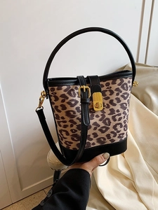 Fashionable leopard print bucket bag with golden hardware and leather strap