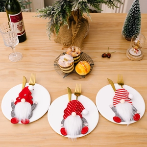 Set van 3 kerstkabouter bestekhouders voor feestelijke tafeldecoratie en kerstdiner