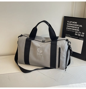 Borsa da palestra grigia con separazione secco-umido e cinghie in nylon resistenti