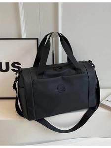 Borsa da viaggio nera impermeabile con scomparto per scarpe e tracolla regolabile