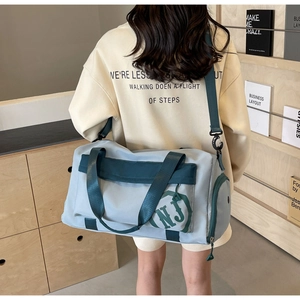 Vue détaillée du sac de yoga avec compartiment à chaussures et tissu oxford bleu