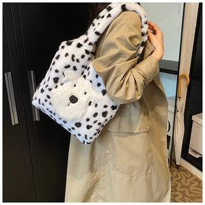 Sac à épaule en peluche à pois avec broderie détaillée d'un petit chien blanc