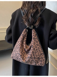 Fashion Leopard Print Large Capacity Hobo Bag For Women Vintage PU Leather Shoulder Crossbody Bag Metal Chain Backpack