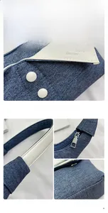 Détail d'un sac à main en denim avec garniture en cuir blanc et boucle décorative
