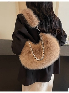 Sac à Épaule en Peluche Fausse Fourrure Avec Chaîne à Billes en Métal Tendance Croissant Sac à Main Femme Hiver Mode