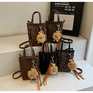 Mini sacs seaux en cuir PU avec ours en peluche en noir, marron et imprimé léopard