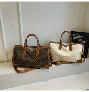 Große Reisetaschen in Braun und Beige aus Canvas mit elegantem geometrischem Muster