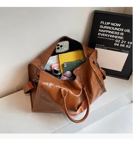Bolso de viaje de cuero sintético marrón con gran capacidad para portátil y artículos
