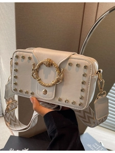 Schicke cremeweiße PU-Leder Umhängetasche mit Vintage-Gold-Schloss und breitem Gurt